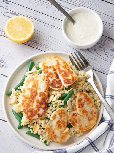 Ensalada de queso halloumi a la parrilla