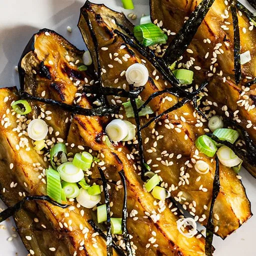 Berenjena glaseada al miso (Nasu Dengaku)
