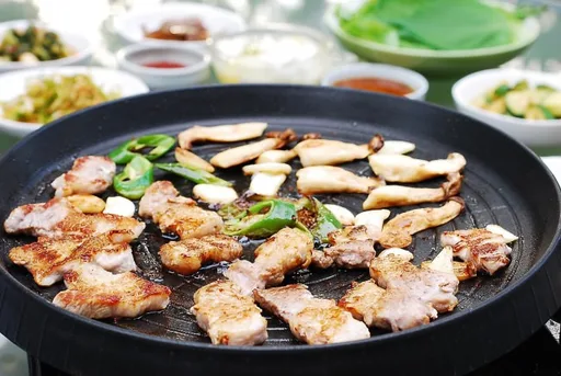Samgyupsal Gui (panceta de cerdo a la parrilla)