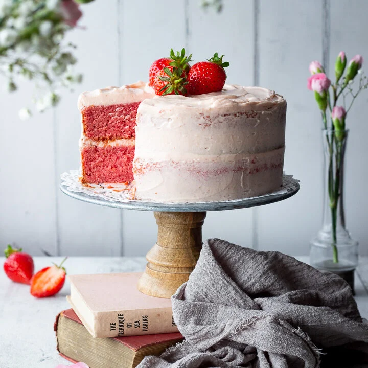 Strawberry Cake Recipe (UK)