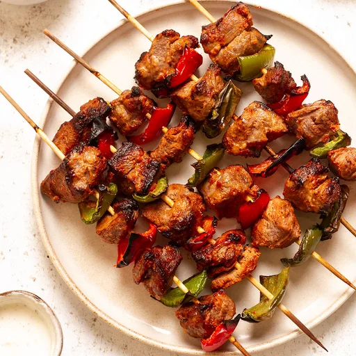 Brochetas de cordero a la turca