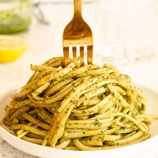 Pasta linguine al pesto