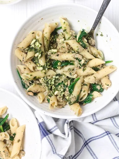 Pasta con atún y pesto
