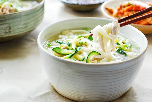 Dak Kalguksu (Chicken Noodle Soup)