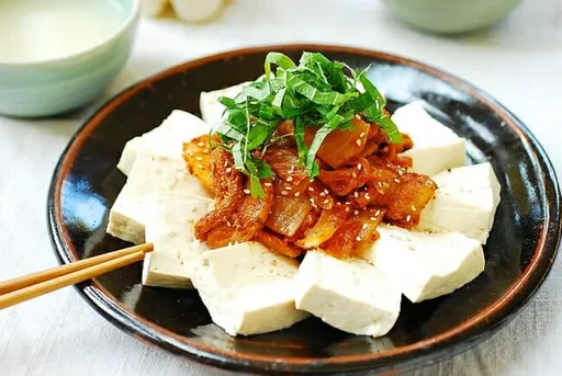 Dubu Kimchi (Tofu with Stir-fried Kimchi and Pork)