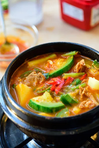Hobak Gochujang Jjigae (Korean Spicy Zucchini Stew)