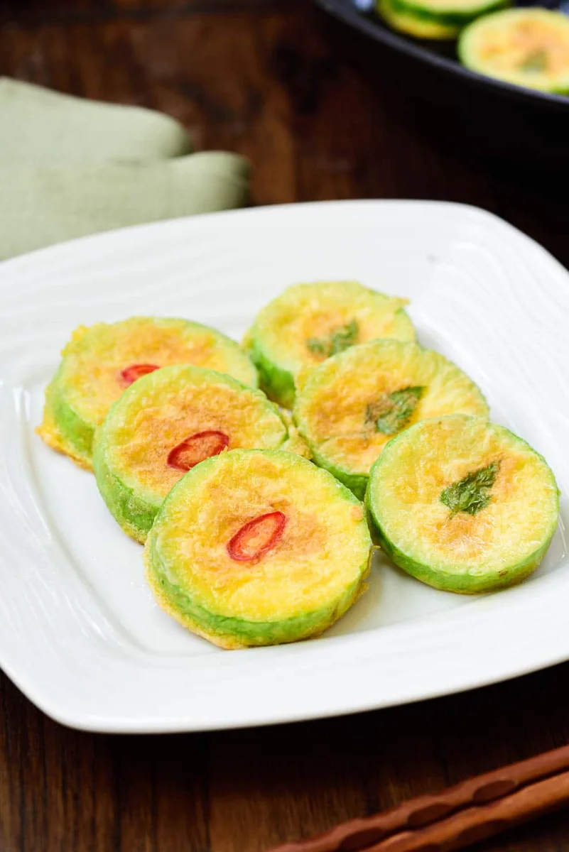 Hobak jeon (pan-fried zucchinis in egg batter)