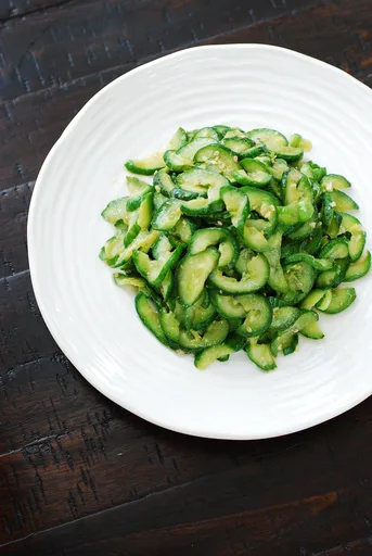 Stir-fried Cucumbers (Oi Bokkeum)