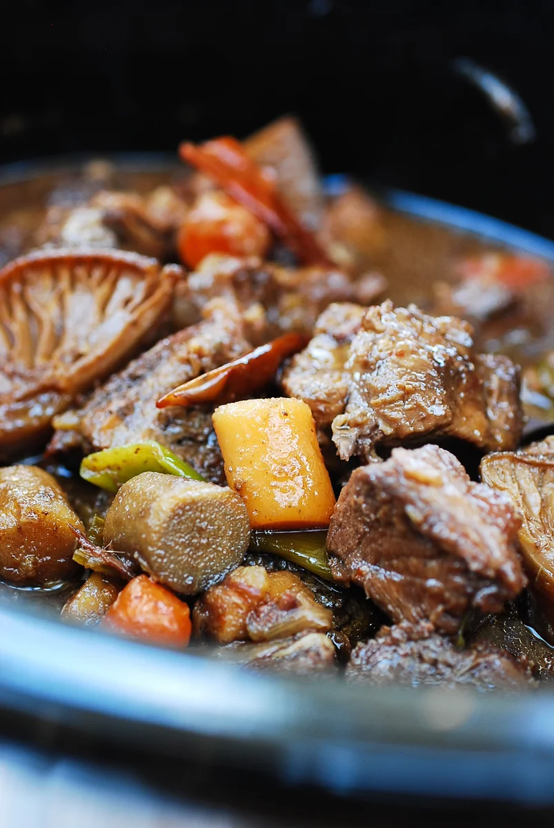 Sataejjim (Slow Cooker Braised Beef Shank)