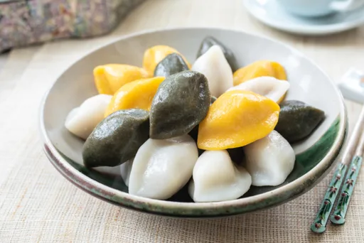 Songpyeon (half-moon shaped rice cakes)