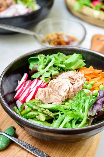 Tuna bibimbap with spring vegetables