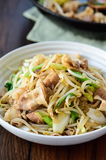Samgyupsal sukju bokkeum (Stir-fried pork belly and bean sprouts)
