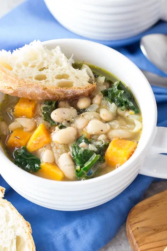 Sopa toscana de alubias blancas