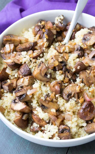 Champiñones y quinoa asados al ajo y balsámico