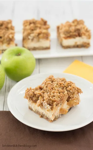 Caramel Apple Crumble Cheesecake Bars