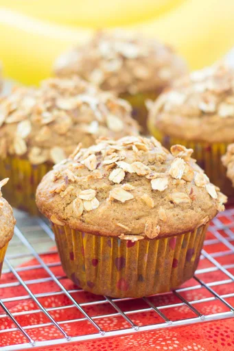 Muffins de plátano y granola