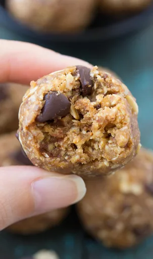 Peanut Butter Chocolate Chip Energy Bites