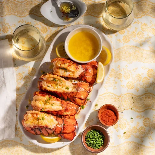 Colas de bogavante a la mantequilla de ajo
