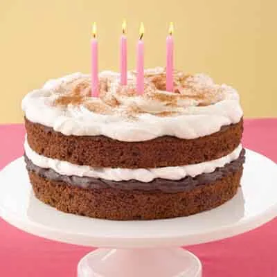 Tarta de cumpleaños de chocolate y canela