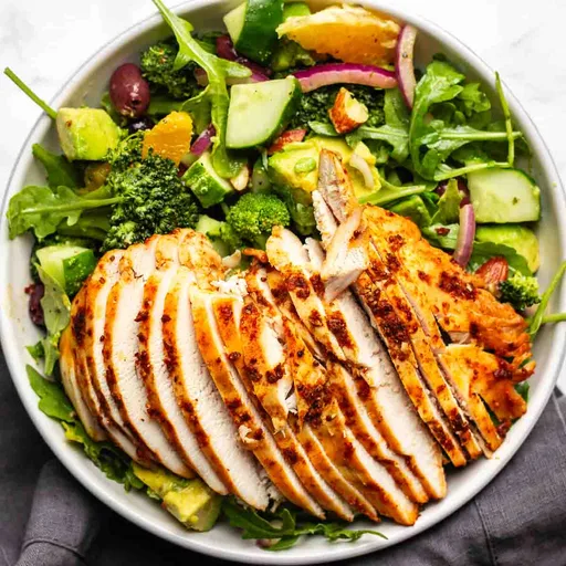 Ensalada de pastrami de pollo