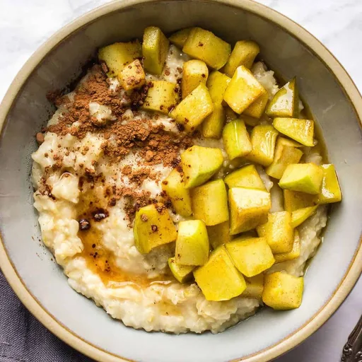 Avena cremosa con manzanas caramelizadas