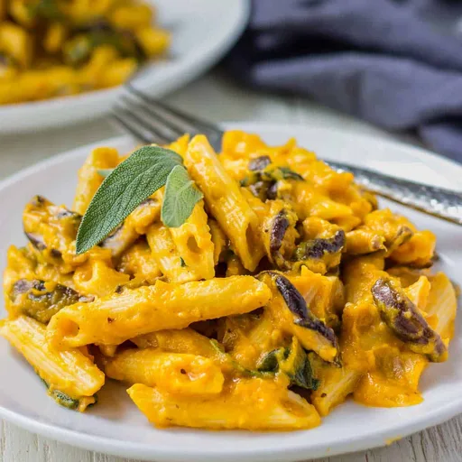 Penne con shiitake y salsa cremosa de calabaza butternut