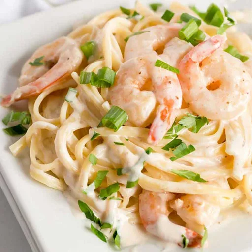Pasta Alfredo con gambas a la cajún cremosa