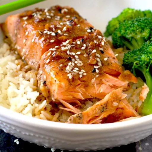 Salmón asiático con glaseado de miel y jengibre