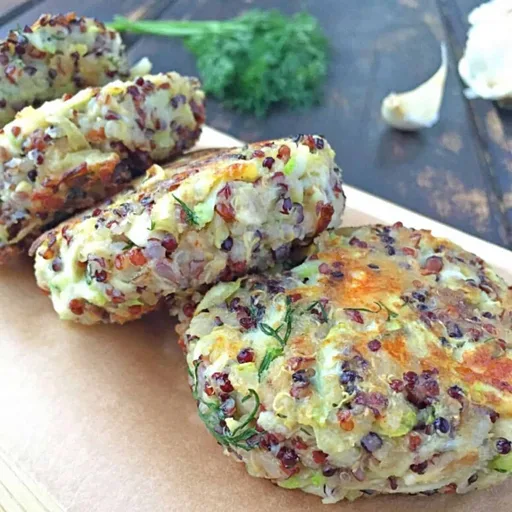 Medallones de quinoa con calabacín y queso feta