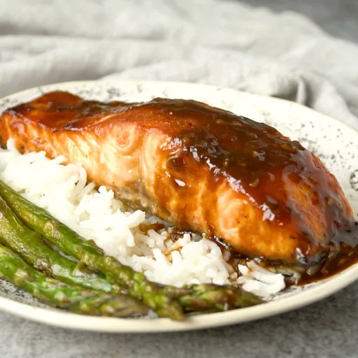 Salmón glaseado con miel y miso