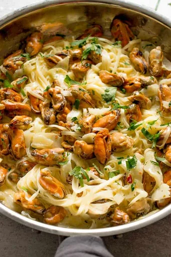 Pasta con Mejillones, Ajo y Hinojo