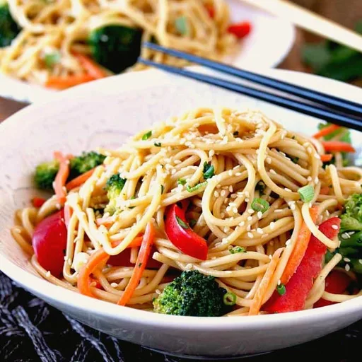 Fideos asiáticos con sésamo y cacahuete