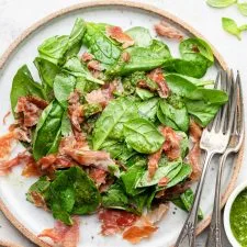 Ensalada de espinacas y jamón serrano
