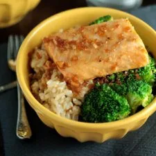 Bolws de arroz con salmón a la naranja y teriyaki