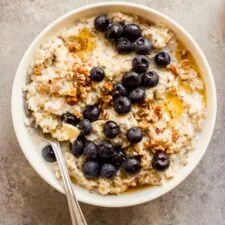Avena con arándanos y semillas de lino