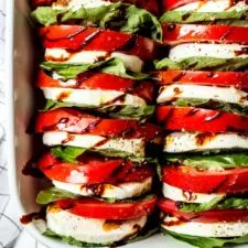 Ensalada de tomate, mozzarella y albahaca