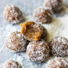 Bolitas de Dátiles y Coco