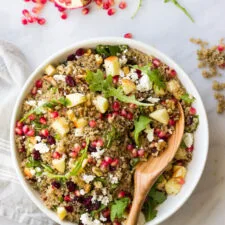 Ensalada de quinoa, rúcula y granada