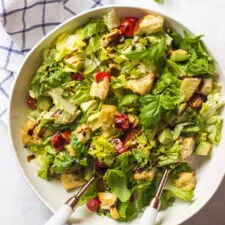 Receta de ensalada de tostada de aguacate