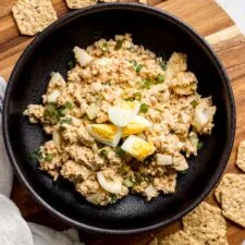 Ensalada de salmón y huevo