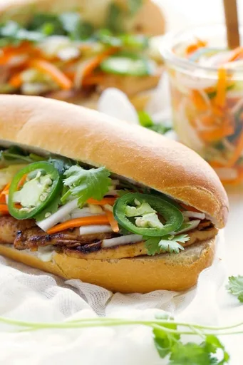 Sándwich vietnamita de pollo (Bánh Mì)