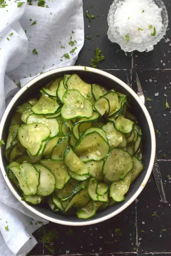 Pepino con sal y vinagre