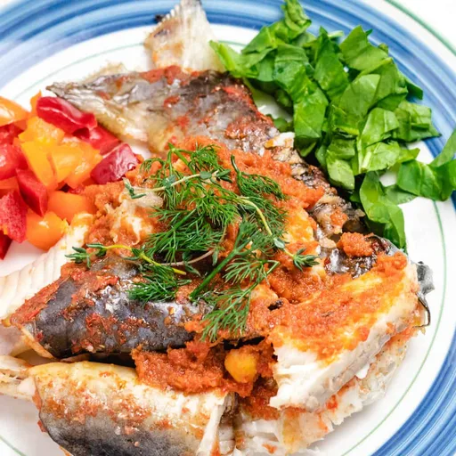 Siluro entero al horno