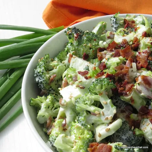 Ensalada Fácil de Brócoli con Tocino Baja en Carbohidratos