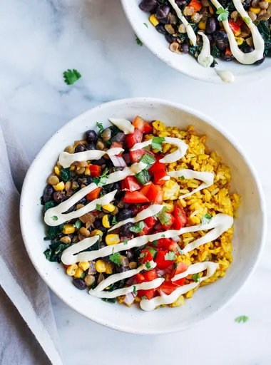 Boles de burrito con arroz a la cúrcuma