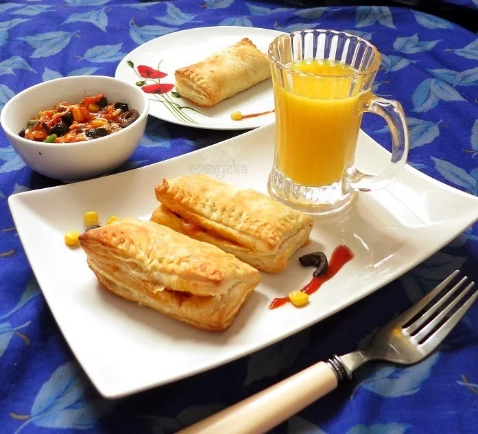 Cheesy Vegetable Puffs / Pizza Puffs