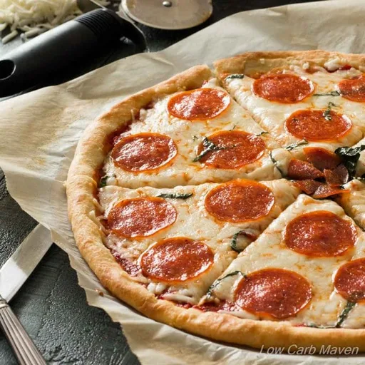 Pizza baja en carbohidratos con masa Fathead