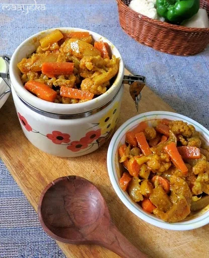 Gobhi, Gajar aur Shalgum ka Achar / Punjabi Mix Vegetable Pickle