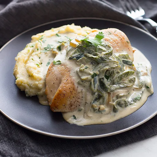 Pollo a la crema con chiles poblanos