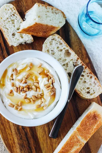 Untable de Ricotta, Mascarpone, Queso de Cabra y Miel